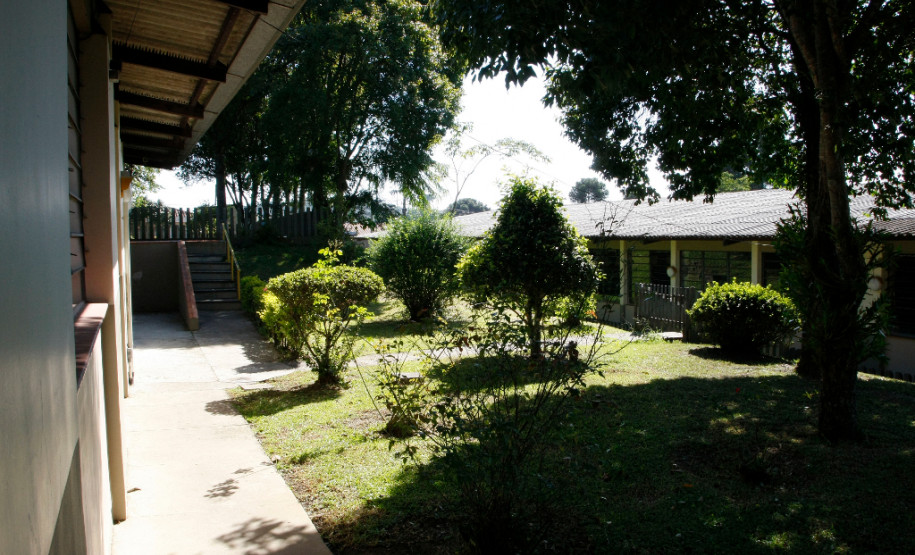 Quando os 1.200 alunos do Colégio Estadual São Paulo Apóstolo, em Curitiba, retornarem para a escola, no dia 29 de fevereiro, vão encontrar algumas novidades. É que a escola passa por pequenas obras de melhoria realizadas por um grupo de voluntários composto por pais, alunos, professores e representantes da comunidade para deixar tudo pronto antes do início do ano escolar.