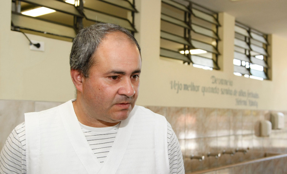 Todo mês, representantes do Conselho Escolar, composto por pais, professores, funcionários e alunos, se reúnem para debater as necessidades emergenciais da escola e definir soluções. “Nessas reuniões definimos como vamos resolver as questões emergenciais, com isso conseguimos manter o padrão de qualidade da escola”, lembrou o diretor, Juliano Nunes da Rosa, que pintou todas as 20 salas de aula com a ajuda dos alunos.