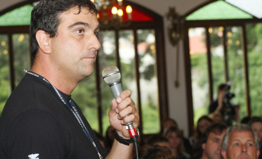 Encontro reuniu professores, alunos e funcionários das escolas públicas de Curitiba para celebrar data do dia 24, escolhida como Dia do Rio.