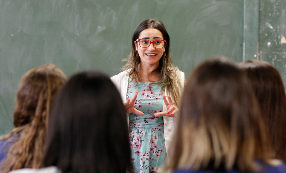 Para os cerca de 1 mil estudantes que tiveram que continuar a reposição os professores elaboraram atividades dinâmicas para facilitar a conclusão do calendário escolar. “O planejamento foi pensado com uma didática mais dinâmica para que os alunos não se sentissem cansados, uma vez que estamos iniciando as atividades pedagógicas com conteúdos do ano passado”, explicou a professora de trabalho pedagógico na educação infantil, Gilvana Ribeiro.