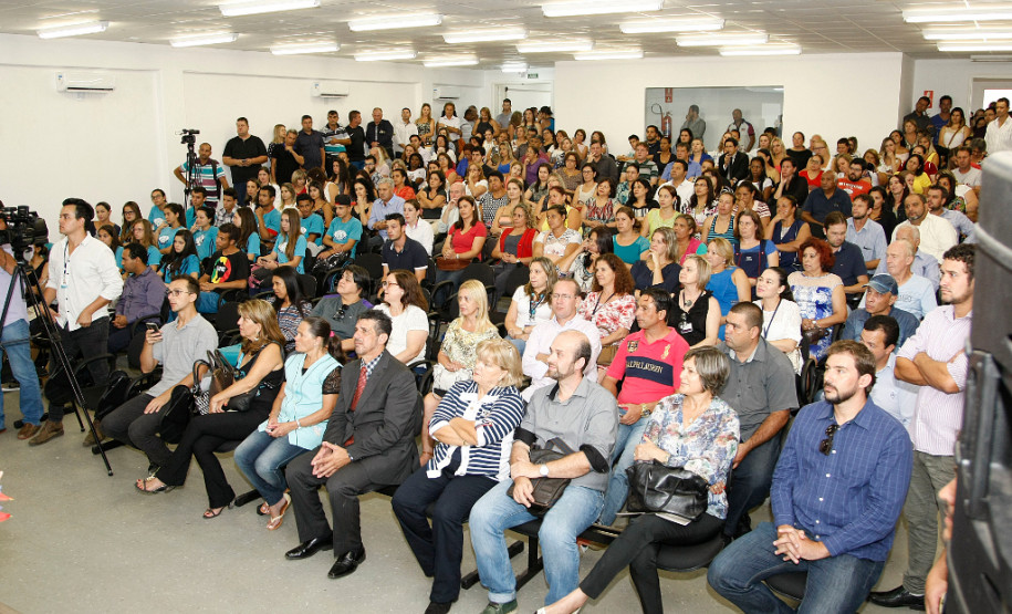 O governador Beto Richa inaugurou nesta terça-feira (2) o Centro Estadual de Educação Profissional (CEEP) Theodoro de Bona, no município de Almirante Tamandaré, Região Metropolitana de Curitiba