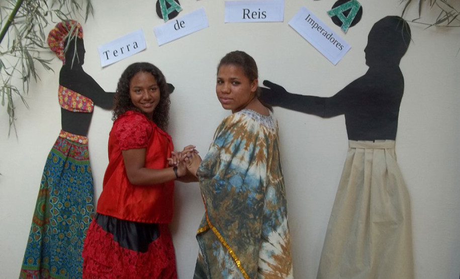 Colégios estaduais Telmo Octávio Müller, em Marmeleiro, e Cecília Meireles, em Sertaneja, promovem atividades para comemorar o 20 de novembro.