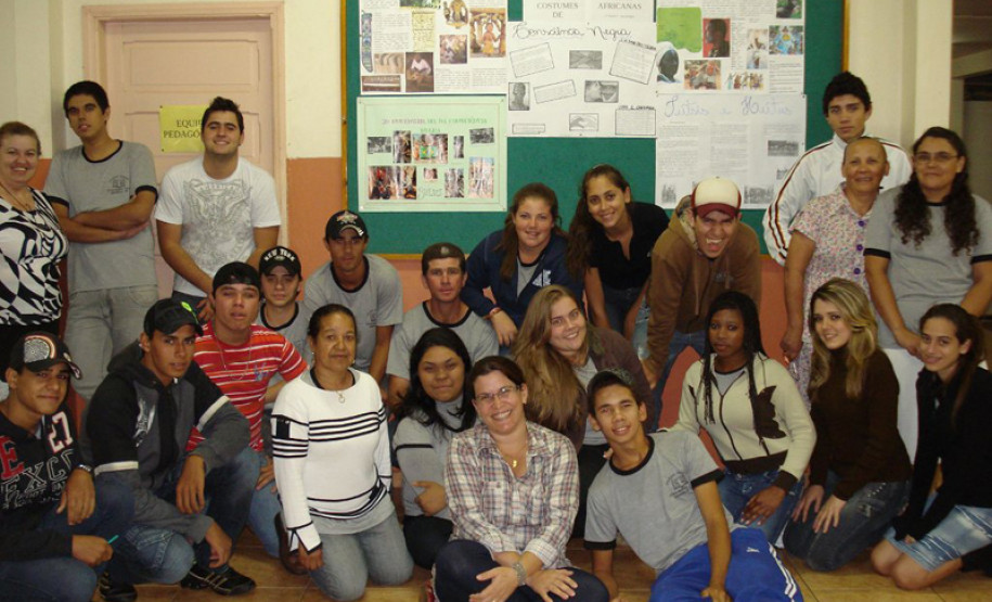 Colégios estaduais Telmo Octávio Müller, em Marmeleiro, e Cecília Meireles, em Sertaneja, promovem atividades para comemorar o 20 de novembro.