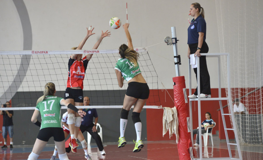 A Secretaria do Esporte e do Turismo (SEET) abre, no próximo dia 11 de fevereiro, processo seletivo para contratação de 290 profissionais de educação física e acadêmicos de quatro cursos para atuar nos Programas Vida Saudável e Segundo Tempo - PST Modalidades. Os bolsistas selecionados irão trabalhar com idosos, no Vida Saudável, e com crianças e adolescentes no PST Modalidades. Os programas são realizados pelo Governo do Estado em parceria com o Ministério do Esporte. Foto ilustrativa.