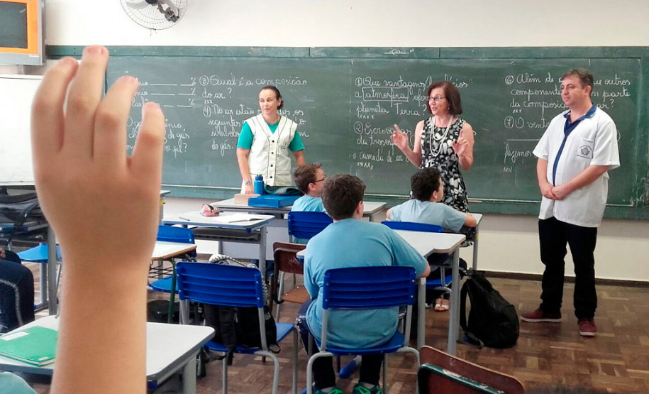 Visita dá início a encontros que a professora Ana Seres pretende manter com os diretores da rede estadual, aproximando as escolas da secretaria.