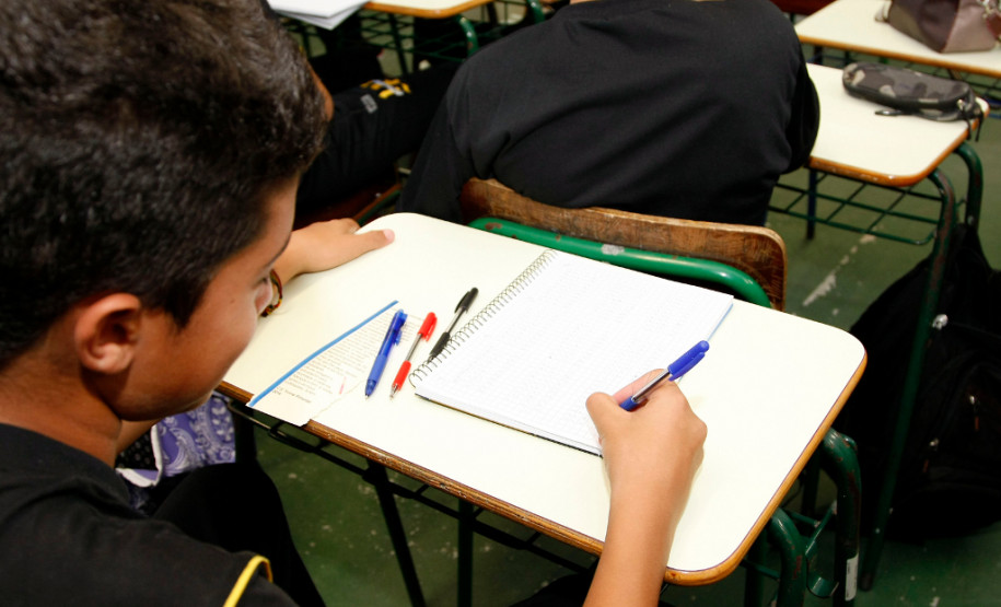 A partir desta segunda-feira (15), estudantes da rede estadual que por algum motivo desejam trocar de escola já podem procurar a instituição de ensino de interesse e preencher o Cadastro de Espera de Vagas Escolares (CEVE)