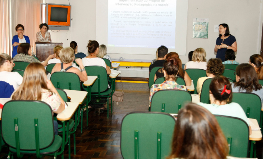 A nova turma do Programa de Desenvolvimento Educacional (PDE) inicia as atividades na próxima segunda-feira (22) com algumas novidades. O curso terá duração de dois anos, de acordo com o calendário escolar. Os professores da rede estadual de ensino participam das atividades da Semana Pedagógica, que acontece entre 22 e 24 deste mês e, em seguida, iniciam os cursos previstos no Programa.