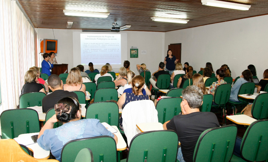 A nova turma do Programa de Desenvolvimento Educacional (PDE) inicia as atividades na próxima segunda-feira (22) com algumas novidades. O curso terá duração de dois anos, de acordo com o calendário escolar. Os professores da rede estadual de ensino participam das atividades da Semana Pedagógica, que acontece entre 22 e 24 deste mês e, em seguida, iniciam os cursos previstos no Programa.
