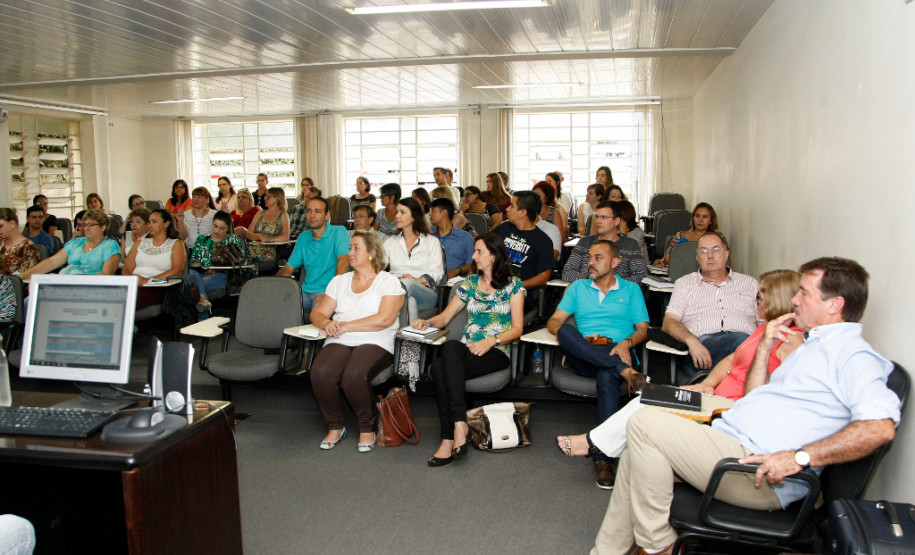 “O encontro serve para orientar esses profissionais sobre as alterações ocorridas na Legislação do Programa Fundo Rotativo e apresentação do Novo Manual de Orientações, além de apresentar as novidades dos projetos que serão executados na área da gestão financeira”, explicou Manoel José Vicente, chefe da Coordenadoria de Apoio Financeiro à Rede Escolar (CAF).