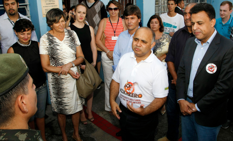As escolas municipais e estaduais do Paraná iniciaram nesta sexta-feira (19) a campanha nacional de combate ao mosquito Aedes aegypti, transmissor da dengue, zika e chikungunya