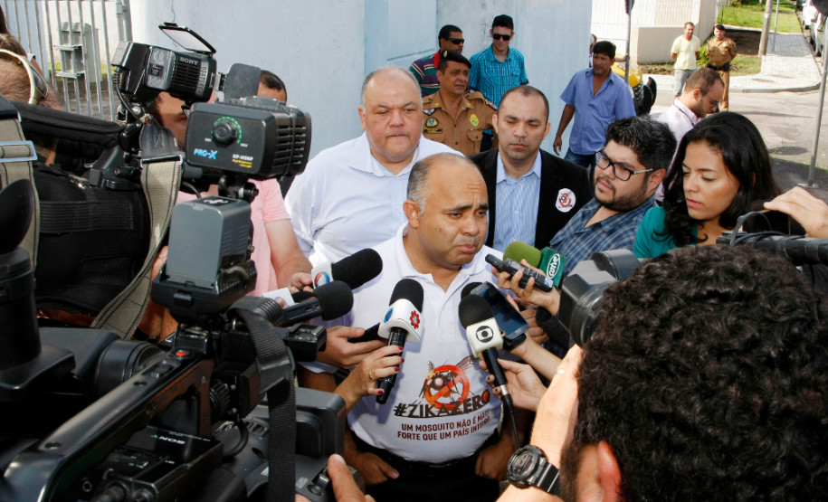 As escolas municipais e estaduais do Paraná iniciaram nesta sexta-feira (19) a campanha nacional de combate ao mosquito Aedes aegypti, transmissor da dengue, zika e chikungunya