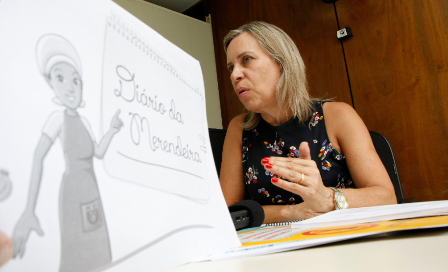 A ação faz parte de uma série de projetos e programas desenvolvidos pela Secretaria da Educação para garantir a qualidade da merenda que é servida nas escolas do Paraná. “Queremos que os profissionais envolvidos com a merenda escolar tenham o suporte necessário para o preparo correto dos alimentos, tornando-os mais seguros, saudáveis e nutritivos. Assim, nossos alunos estarão bem alimentados”, disse a coordenadora de alimentação e nutrição escolar, Márcia Stolarski.