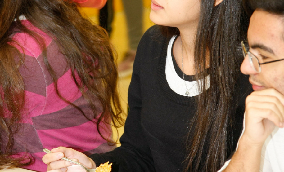 As escolas da rede estadual de ensino começam a receber nesta segunda-feira (22) a primeira remessa de alimentos para a merenda escolar. São mais de duas toneladas de alimentos não perecíveis. O investimento é de cerca R$ 9 milhões. A partir do dia 29, quando inicia o ano letivo, as unidades escolares vão receber a primeira remessa de carnes de frango, bovina, suína e filé de peixe.
