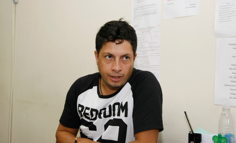 O evento também contribui com a formação continuada dos profissionais através de debates sobre temas que influenciam o cotidiano escolar e o processo de ensino e aprendizagem. “É a oportunidade para discutirmos quais as abordagens necessárias para que nossos estudantes, ao sair da escola, tenham a formação pedagógica e também pessoal”, disse Walney Rogério Junior, professor de Biologia do Teobaldo Kletemberg.