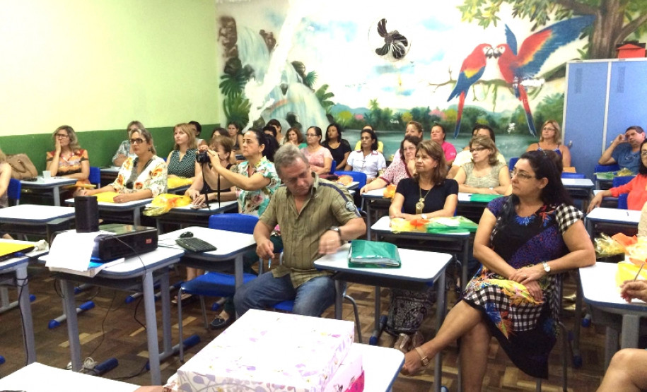 Neste primeiro dia, as atividades foram concentradas nas próprias escolas para que professores e funcionários conheçam as propostas de gestão para o novo ano letivo. Os profissionais também debateram temas relacionados à Educação em Direitos Humanos, Rede de Proteção, Abandono Escolar e Indicadores Educacionais, como as taxas de rendimento e desempenho escolar que darão suporte ao Plano de Ação das escolas.