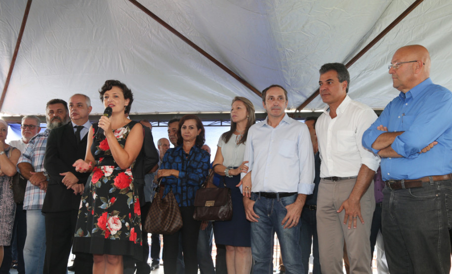 O município de Bandeirantes, no Norte Pioneiro, passa a abrigar um novo Centro Estadual de Educação Profissional. O governador Beto Richa esteve no município nesta quinta-feira (25) para inaugurar a nova escola, que recebeu o nome de Professor Osório Gonçalves Nogueira, um pioneiro e líder na região. É a nona escola de educação profissional entregue pelo governador, desde 2011. É a terceira do Norte Pioneiro.