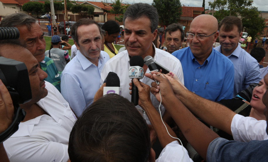 O município de Bandeirantes, no Norte Pioneiro, passa a abrigar um novo Centro Estadual de Educação Profissional. O governador Beto Richa esteve no município nesta quinta-feira (25) para inaugurar a nova escola, que recebeu o nome de Professor Osório Gonçalves Nogueira, um pioneiro e líder na região. É a nona escola de educação profissional entregue pelo governador, desde 2011. É a terceira do Norte Pioneiro.