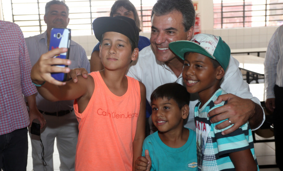 O município de Bandeirantes, no Norte Pioneiro, passa a abrigar um novo Centro Estadual de Educação Profissional. O governador Beto Richa esteve no município nesta quinta-feira (25) para inaugurar a nova escola, que recebeu o nome de Professor Osório Gonçalves Nogueira, um pioneiro e líder na região. É a nona escola de educação profissional entregue pelo governador, desde 2011. É a terceira do Norte Pioneiro.