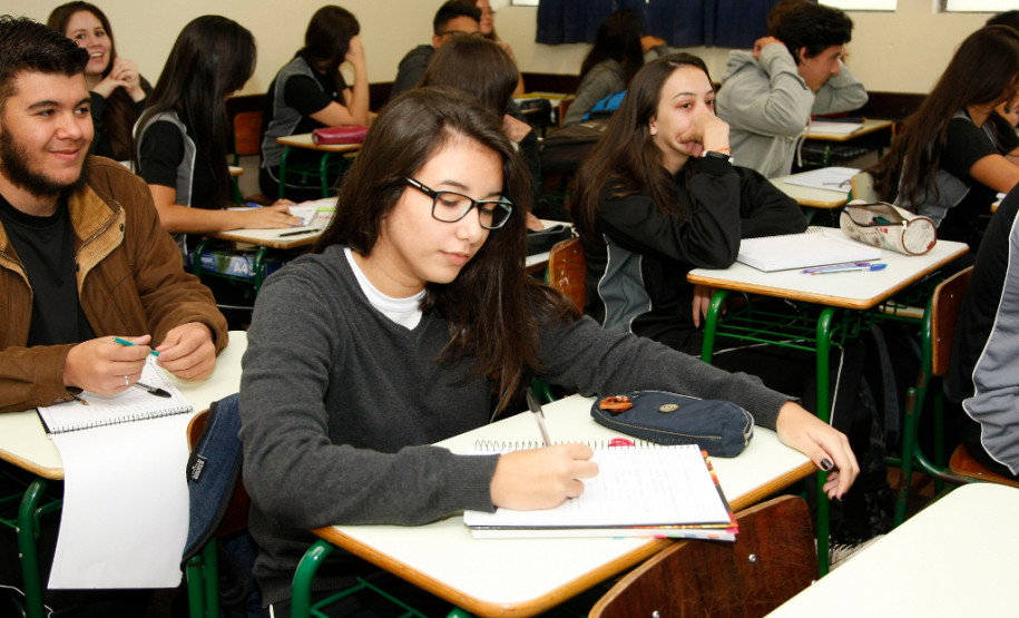 No Colégio Estadual São Paulo Apóstolo, no bairro Uberaba, em Curitiba, o desejo dos alunos é que o ano letivo ocorra sem interferências. Em 2015, o calendário escolar sofreu alterações devido às greves dos professores.