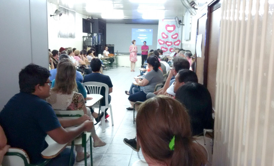 O reforço da participação da comunidade escolar na gestão dos recursos públicos que chegam às unidades de ensino da rede estadual é o foco da terceira fase do projeto Gestão Financeira na Escola, da Secretaria de Estado da Educação. Durante a Semana Pedagógica, foram debatidos os aspectos legais que envolvem a liberação de recursos públicos e a administração financeira coletiva nas escolas estaduais paranaenses.