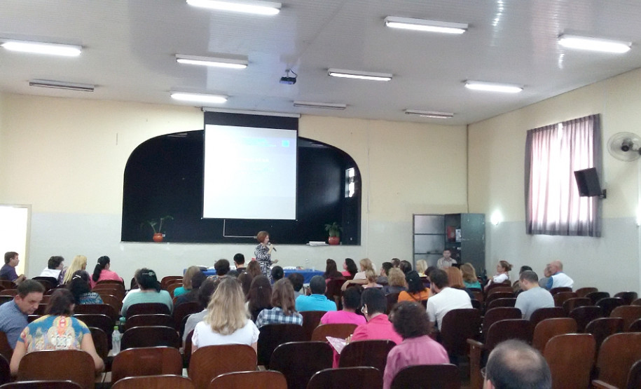 O reforço da participação da comunidade escolar na gestão dos recursos públicos que chegam às unidades de ensino da rede estadual é o foco da terceira fase do projeto Gestão Financeira na Escola, da Secretaria de Estado da Educação. Durante a Semana Pedagógica, foram debatidos os aspectos legais que envolvem a liberação de recursos públicos e a administração financeira coletiva nas escolas estaduais paranaenses.