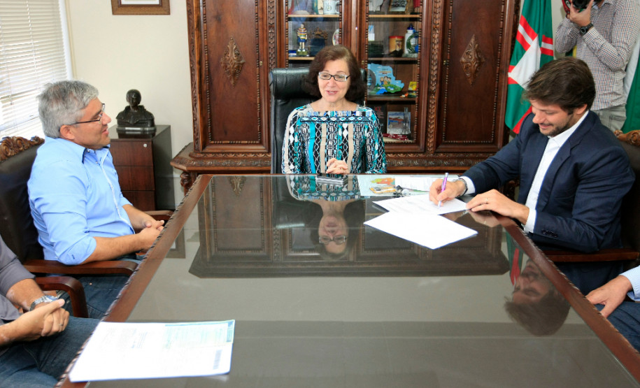 Os estudantes de Florestópolis, município da região Norte do Paraná, serão beneficiados com um novo ônibus escolar, com capacidade para 22 pessoas e já adaptado com plataforma para acessibilidade