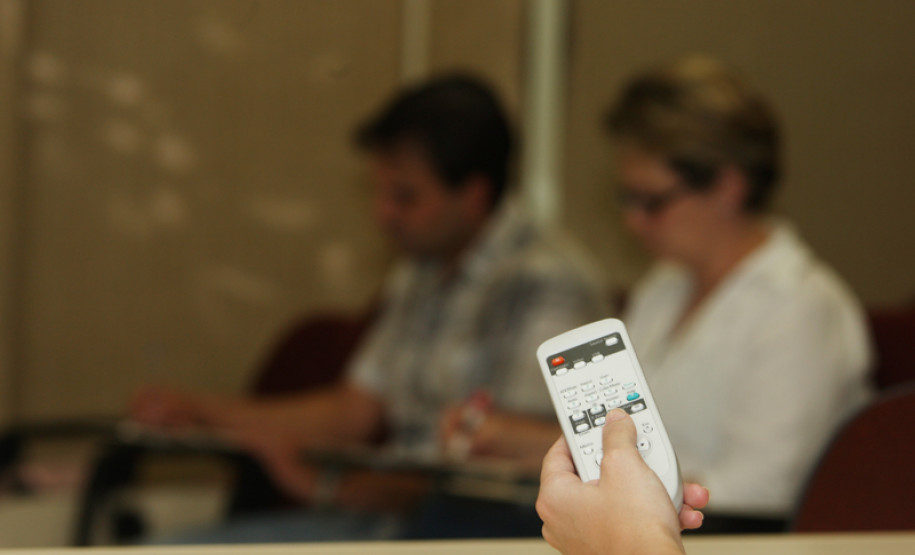 Webconferência com MEC e representantes de outros estados do Brasil orienta sobre a 4ª Conferência Nacional Infantojuvenil que acontecerá em 2013.