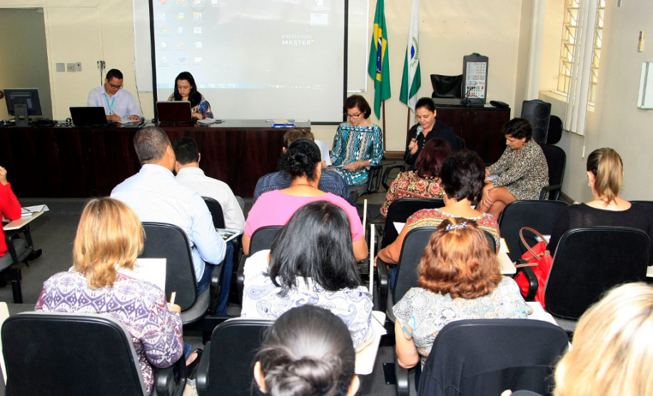 Os representantes do Fórum Permanente de Apoio à Formação Docente do Estado do Paraná se reuniram nesta quinta-feira (3), no auditório da Secretaria de Estado da Educação, em Curitiba, para debater sugestões para fortalecer a formação continuada dos professores da rede estadual de ensino.