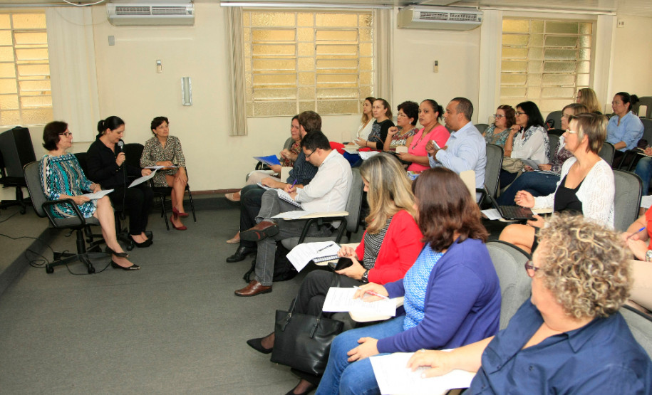 Os representantes do Fórum Permanente de Apoio à Formação Docente do Estado do Paraná se reuniram nesta quinta-feira (3), no auditório da Secretaria de Estado da Educação, em Curitiba, para debater sugestões para fortalecer a formação continuada dos professores da rede estadual de ensino.