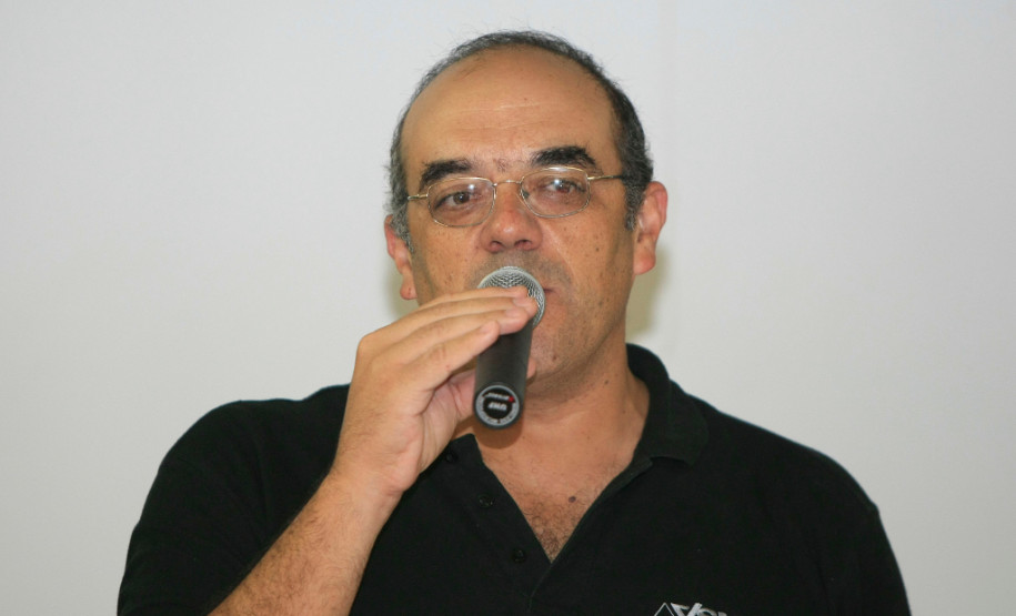 Palestras sobre gestão e preservação do ambiente em CEEP Também são ofertados no Centro Estadual de Educação Profissional (CEEP), na modalidade integrada, os cursos técnicos em nível médio de Paisagismo, Sistema de Energias Renováveis e Agropecuária. “Essa troca de informações e experiência com profissionais e especialistas enriquece o currículo pedagógico dos cursos que a escola oferta”, disse o diretor Edson Blun.