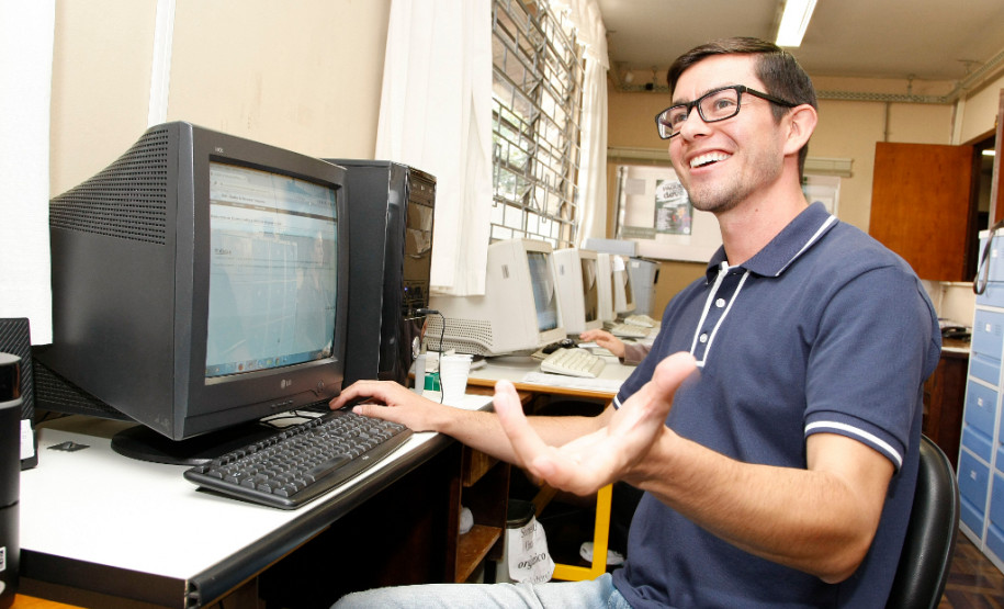 Na página da Secretaria de Estado da Educação na internet, no Portal Dia a Dia Educação, é possível acompanhar quanto cada escola já recebeu do Fundo Rotativo e como esse dinheiro é aplicado. Basta entrar na página Consulta Escolas: www.consultaescolas.pr.gov.br/consultaescolas/