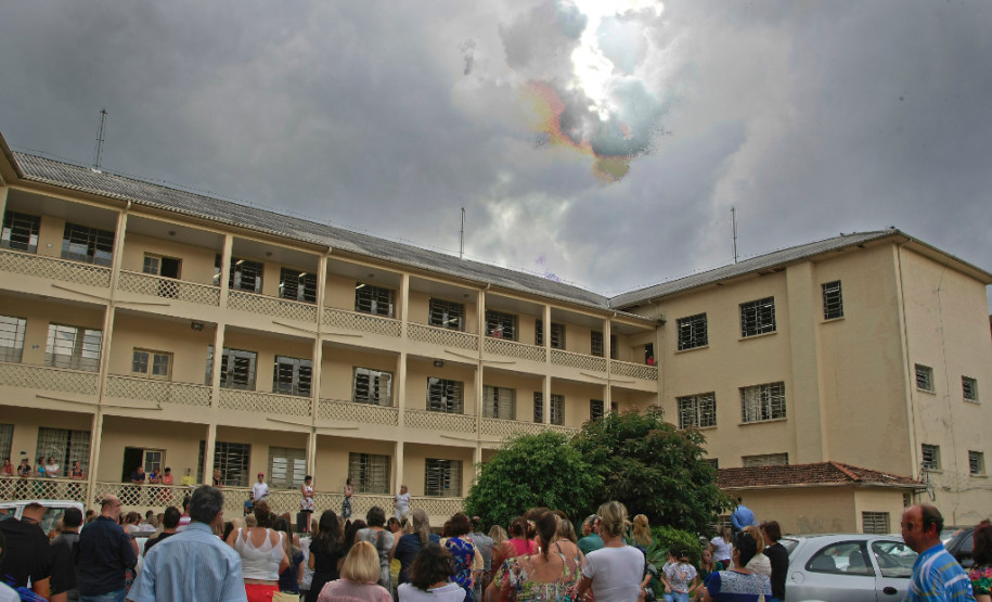 As servidoras da Secretaria de Estado da Educação tiveram uma tarde diferente nesta terça-feira (8), Dia Internacional da Mulher. Atividades culturais, cartazes e depoimentos pessoais e profissionais marcaram a data. Também foram declarados poemas, poesias, contos e histórias de lutas e conquistas das profissionais da educação.