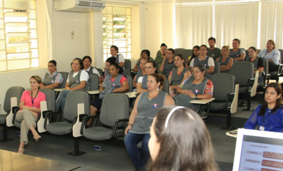 SEED promove palestras sobre coleta de resíduos sólidos A Secretaria de Estado da Educação realizou palestras, nessa quinta-feira (10) e sexta-feira (11), palestras e cursos de capacitação para o processo de Coleta Seletiva Solitária e combate aos focos de proliferação do mosquito Aedes aegypti transmissor da dengue, zika e febre chikungunya.