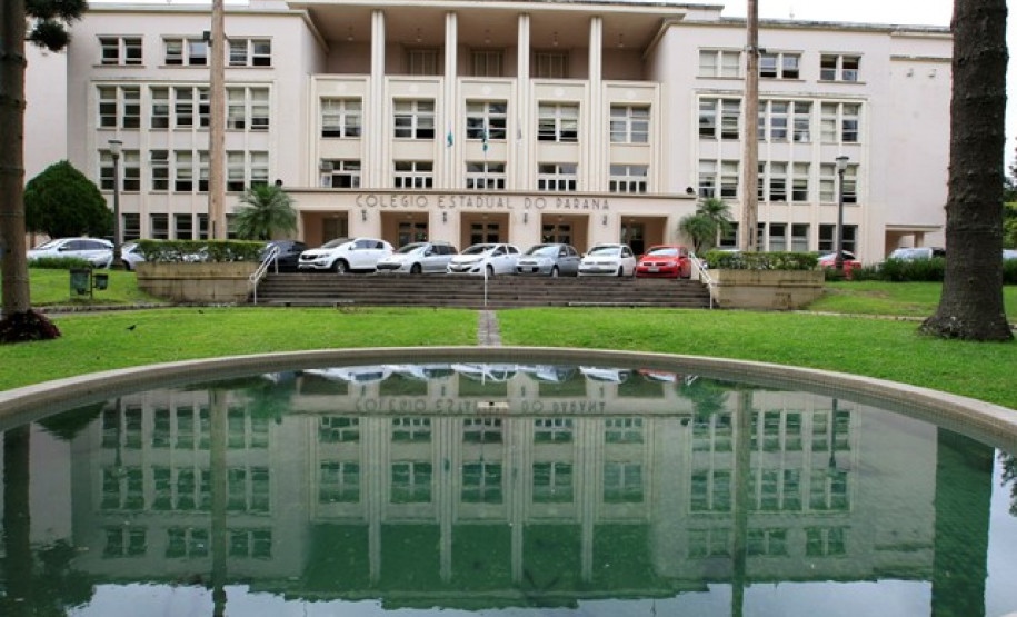 As comemorações de 170 anos do Colégio Estadual do Paraná (CEP) iniciaram nesta segunda-feira (14), em Curitiba. Para celebrar o aniversário de uma das mais antigas instituições de ensino do Estado, estão previstas ao longo deste ano diversas atividades culturais, artísticas, sociais e esportivas.