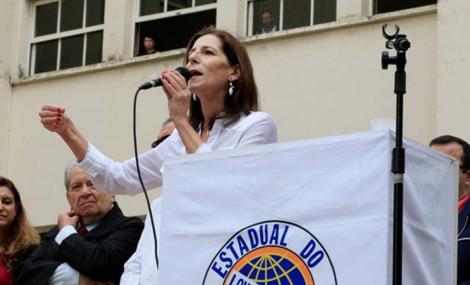 “O colégio sempre foi pioneiro em ações que serviram de exemplo a outras escolas da rede, sempre contribuindo para que as gerações tenham uma formação que dê possibilidade de contribuir com a sociedade. Uma formação com valores, com ética, competência, conhecimento e clareza para atuar na sociedade, com compreensão dos acontecimentos e para que os nossos estudantes consigam lançar um olhar para a sociedade que provoque mudança”, comentou a diretora Tânia Acco.