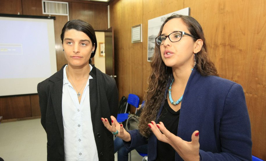 Secretaria de Estado da Educação do Paraná, Reunião na SUD sobre a agricultura familiar e merenda escolar com a participação de representantes de entidades internacionais, na foto a Canadense Coolleen Kimmett e Gianna Sanchez Moretti representante da ONU.