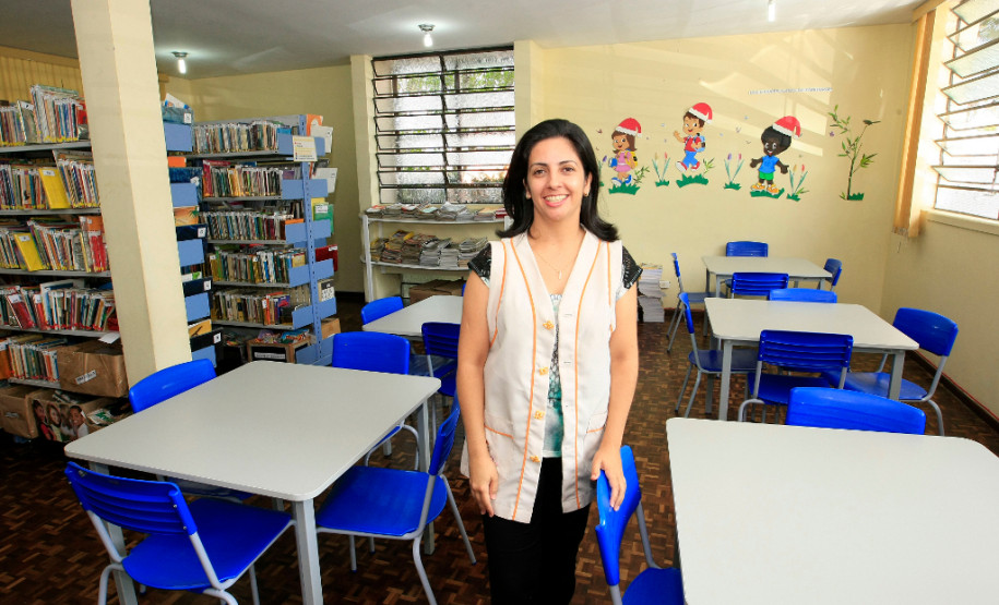 Escolas já receberam 240 mil novas carteiras e cadeiras “Explicamos a importância de cuidar da escola para que outros estudantes possam usar depois deles. Muitos já possuem essa consciência porque os pais já estudaram na escola”, lembrou a diretora-auxiliar Fabiane Costa Mello Miranda.