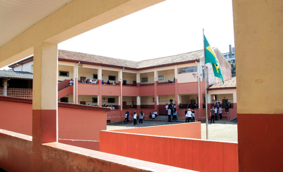 Colégio Estadual Leôncio Correia teve recursos descentralizados liberados em março, no valor de até R$ 150 mil.