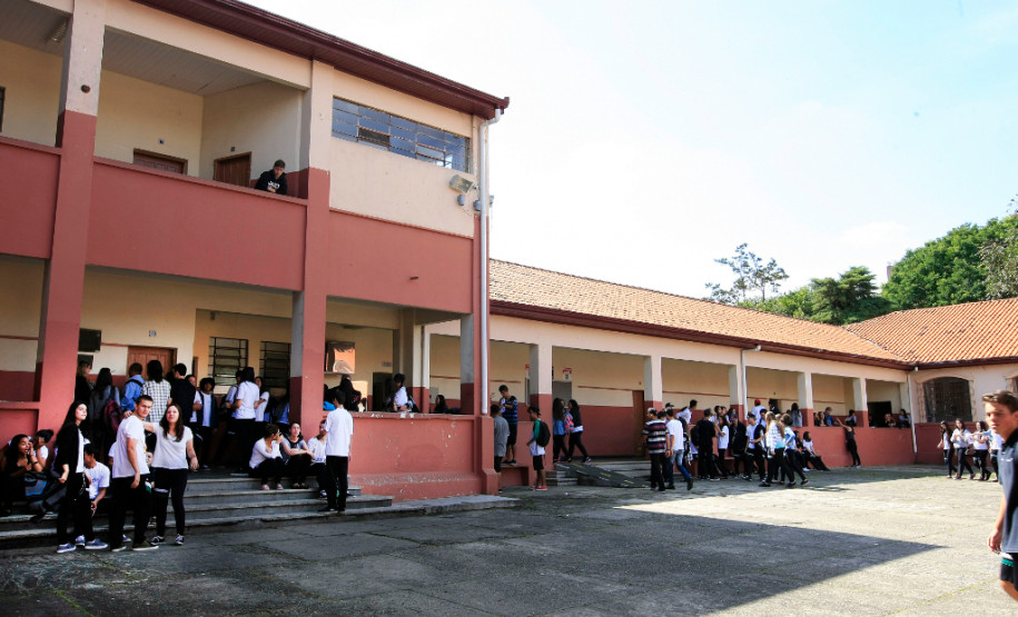 Colégio Estadual Leôncio Correia teve recursos descentralizados liberados em março, no valor de até R$ 150 mil.