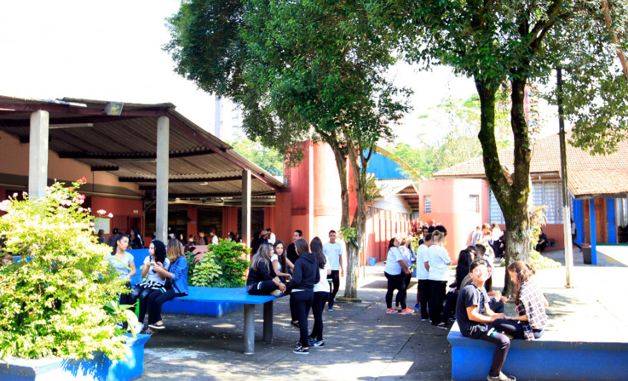 Colégio Estadual Leôncio Correia teve recursos descentralizados liberados em março, no valor de até R$ 150 mil.