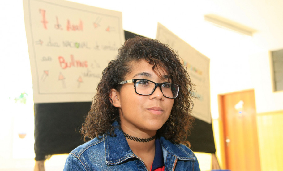 Escolas estaduais promovem ações de combate ao bullying Segundo a estudante Wanessa de Almeida, 17 anos, também do 2° ano do ensino médio, o debate reforça a conscientização sobre o respeito ao diferente. “Em muitos casos a prática do bullying acontece por não aceitarmos as coisas diferentes do padrão estabelecido pela sociedade”, lembrou Wanessa.