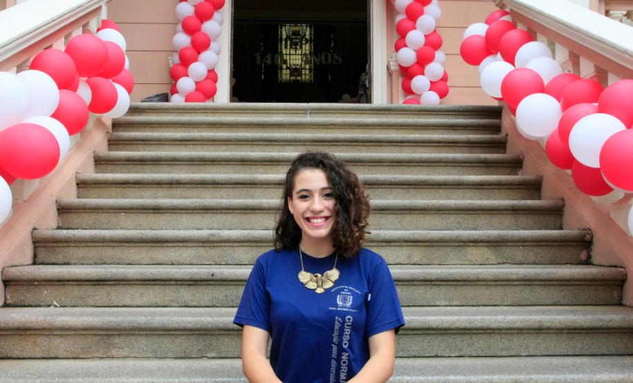 Sua colega Juliana da Cruz ficou empolgada com as comemorações e imaginou um futuro possível. “É incrível fazer parte da história do Instituto. Como será daqui a 10 anos, quando ele fará 150 anos? Como será a escola, o uniforme, os professores? E eu voltando como ex-aluna, contando o quanto ele me transformou”, imaginou.