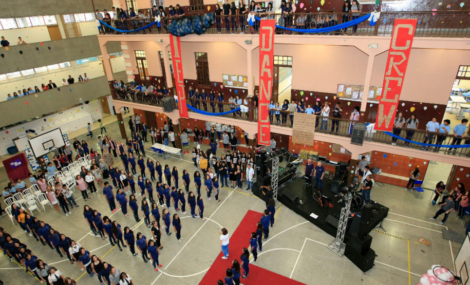O Instituto de Educação do Paraná Professor Erasmo Pilotto, unidade localizada no Centro de Curitiba, comemora nesta quarta-feira (12) 140 anos de contribuição para a educação paranaense. Para marcar a data, durante os três turnos são promovidas diversas atividades, com apresentações artísticas e culturais. A comemoração está aberta à comunidade, contribuindo assim para aproximar as famílias da escola, que é a quinta mais antiga do Estado.