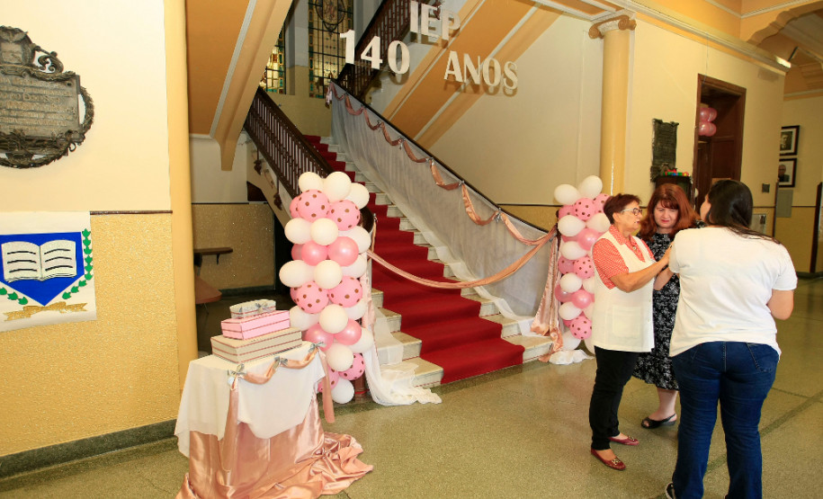 O Instituto de Educação do Paraná Professor Erasmo Pilotto, unidade localizada no Centro de Curitiba, comemora nesta quarta-feira (12) 140 anos de contribuição para a educação paranaense. Para marcar a data, durante os três turnos são promovidas diversas atividades, com apresentações artísticas e culturais. A comemoração está aberta à comunidade, contribuindo assim para aproximar as famílias da escola, que é a quinta mais antiga do Estado.