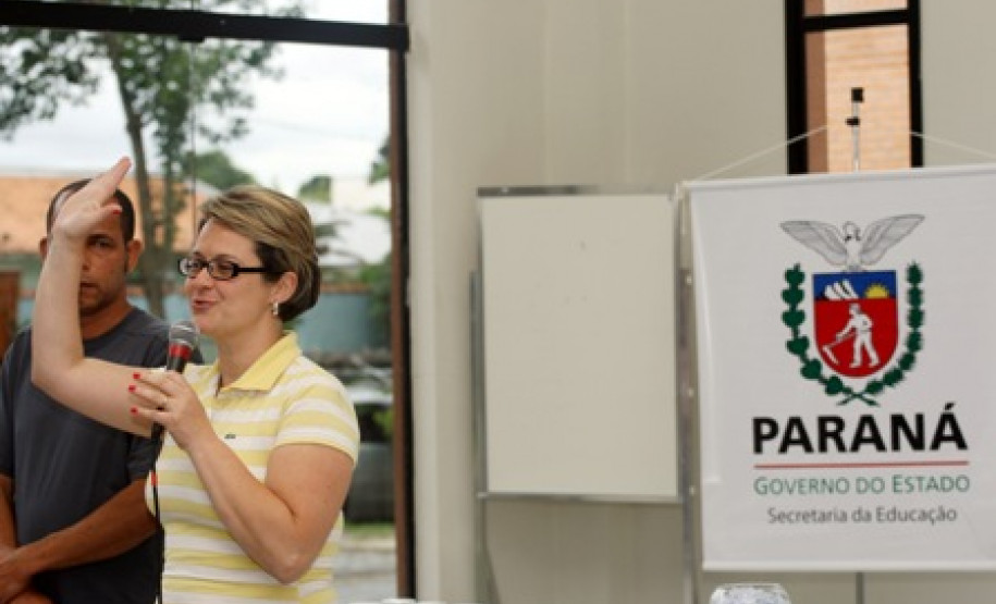 Profissionais da educação se encontram para tratar do assunto de acordo com realidade se seus estabelecimentos de ensino.