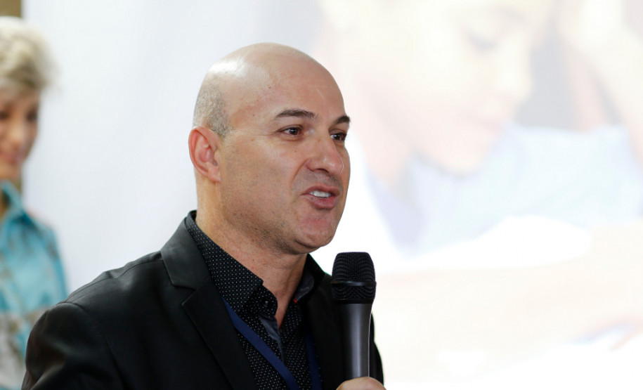 “O curso é baseado na metodologia do planejamento educacional para a próxima década, estabelecido pelo Plano Nacional de Educação, com a articulação dos municípios para monitorar e avaliar os planos da cidade”, explica o coordenador dos Planos Municipais, João Reis.