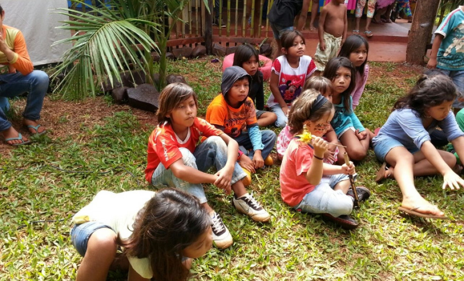 Ações culturais marcam Dia do Índio em escolas As 37 escolas estaduais indígenas do Paraná realizam nesta semana muitas atividades culturais, artísticas, artesanais e culinárias para comemorar o Dia do Índio (19 de Abril). As ações envolvem alunos, professores, pais e a comunidade.
