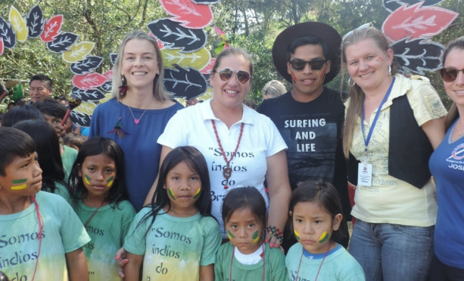 Ações culturais marcam Dia do Índio em escolas As 37 escolas estaduais indígenas do Paraná realizam nesta semana muitas atividades culturais, artísticas, artesanais e culinárias para comemorar o Dia do Índio (19 de Abril). As ações envolvem alunos, professores, pais e a comunidade.