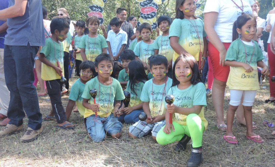 Ações culturais marcam Dia do Índio em escolas As 37 escolas estaduais indígenas do Paraná realizam nesta semana muitas atividades culturais, artísticas, artesanais e culinárias para comemorar o Dia do Índio (19 de Abril). As ações envolvem alunos, professores, pais e a comunidade.