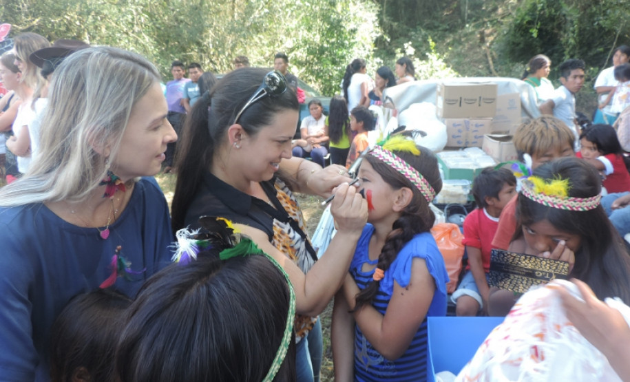 Ações culturais marcam Dia do Índio em escolas As 37 escolas estaduais indígenas do Paraná realizam nesta semana muitas atividades culturais, artísticas, artesanais e culinárias para comemorar o Dia do Índio (19 de Abril). As ações envolvem alunos, professores, pais e a comunidade.